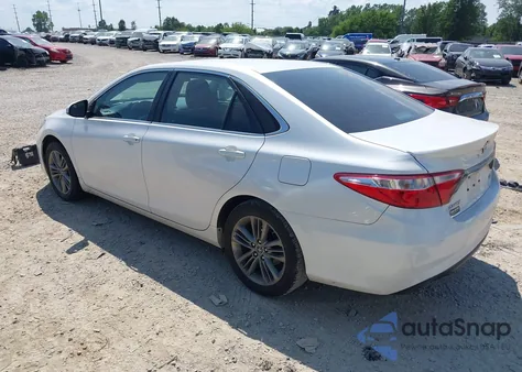 2015 Toyota Camry Se z USA, uszkodzony, nr VIN 4T1BF1FK7FU082246